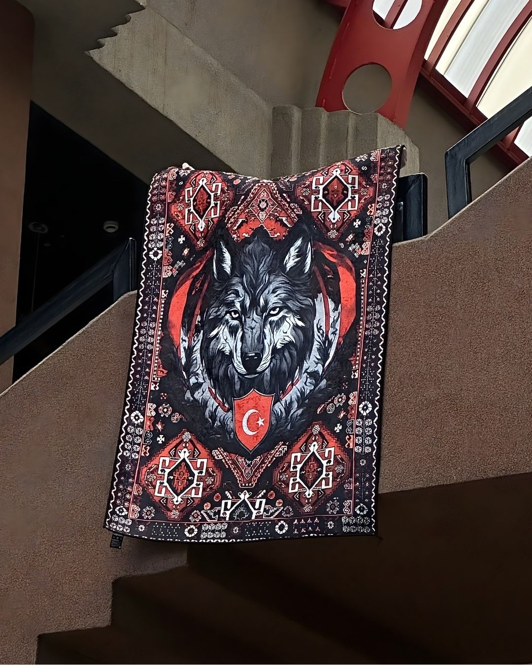 Kızıl Bozkurt X Dokuma Taban Duvar Halısı
