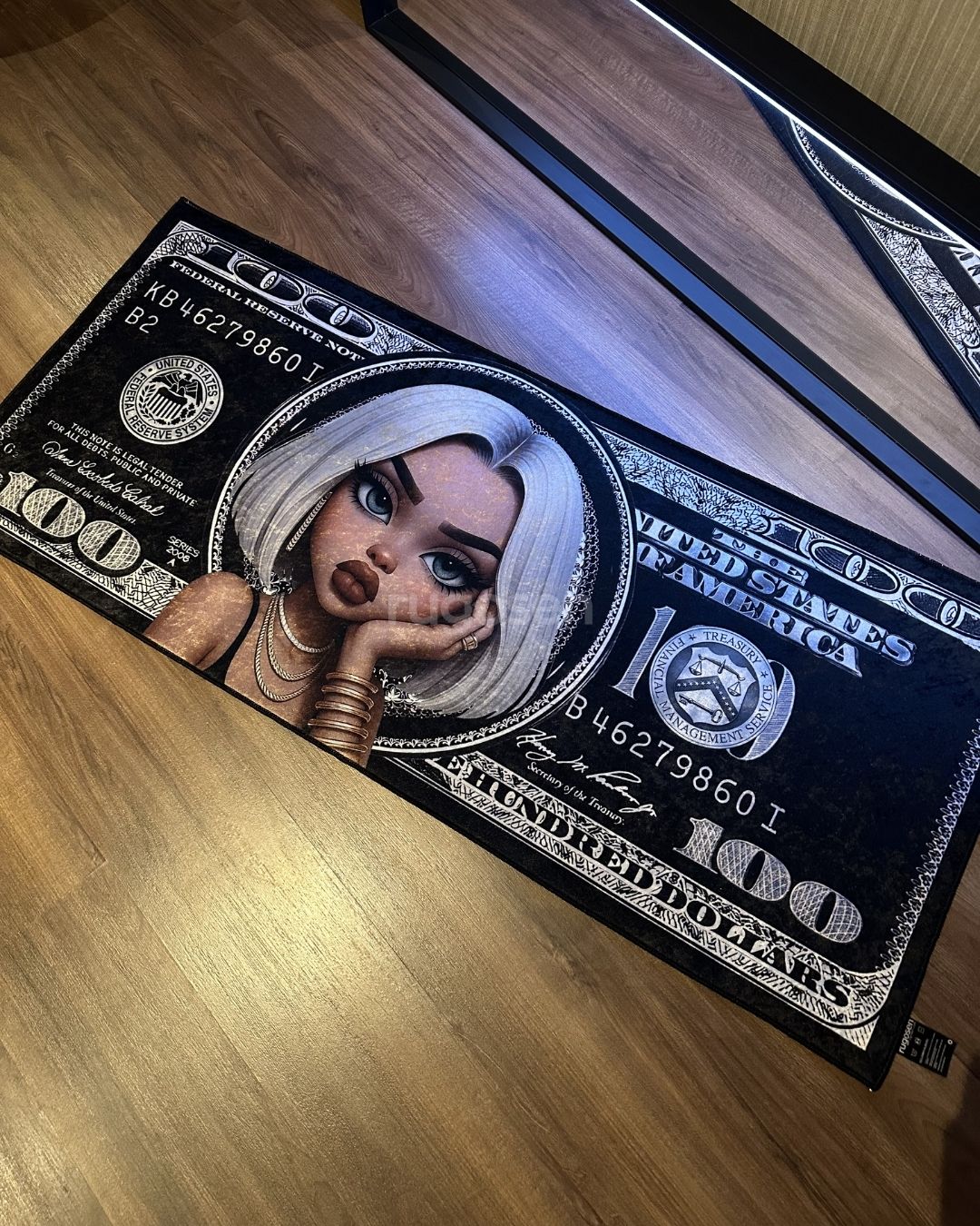 Pretty Dollar X Özel Tasarım Kaymaz Taban Halı