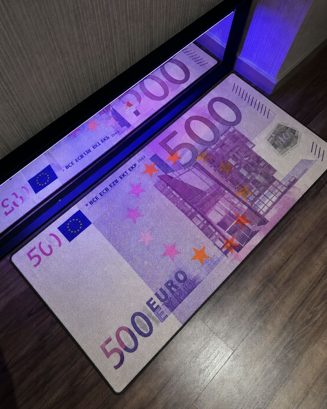 500 Euro X Özel Tasarım Kaymaz Taban Halı