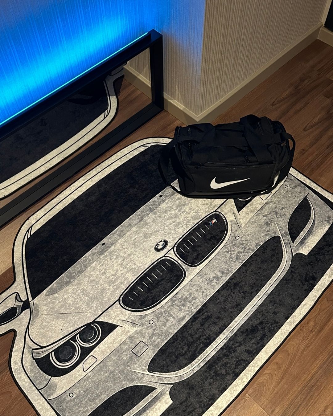 BMW M5 E60 Face -  Özel Tasarım Halı